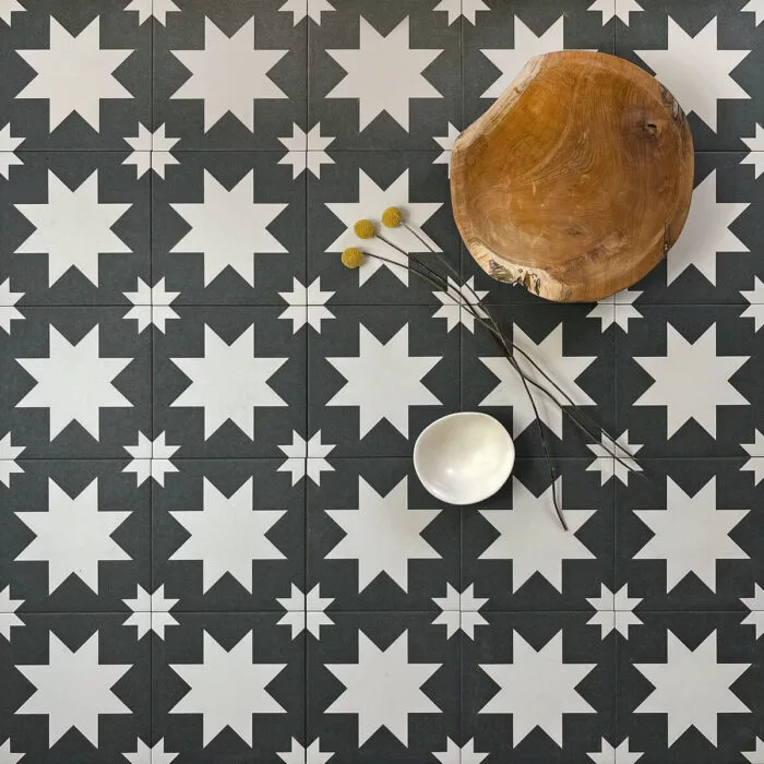 Pradena Black Layout