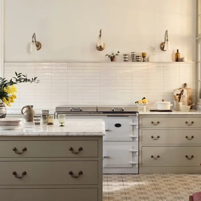 Nina Campbell La Moulade Chocolate floor tiles. Ivory Wall Roomset Nina Campbell La Moulade Chocolate floor tiles. Ivory Wall Roomset
